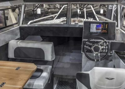 Interior ambarcatiune Vboats Voyager 800 Cabin