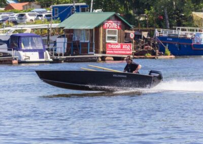 Barca aluminiu VBoats Volzhanka 42